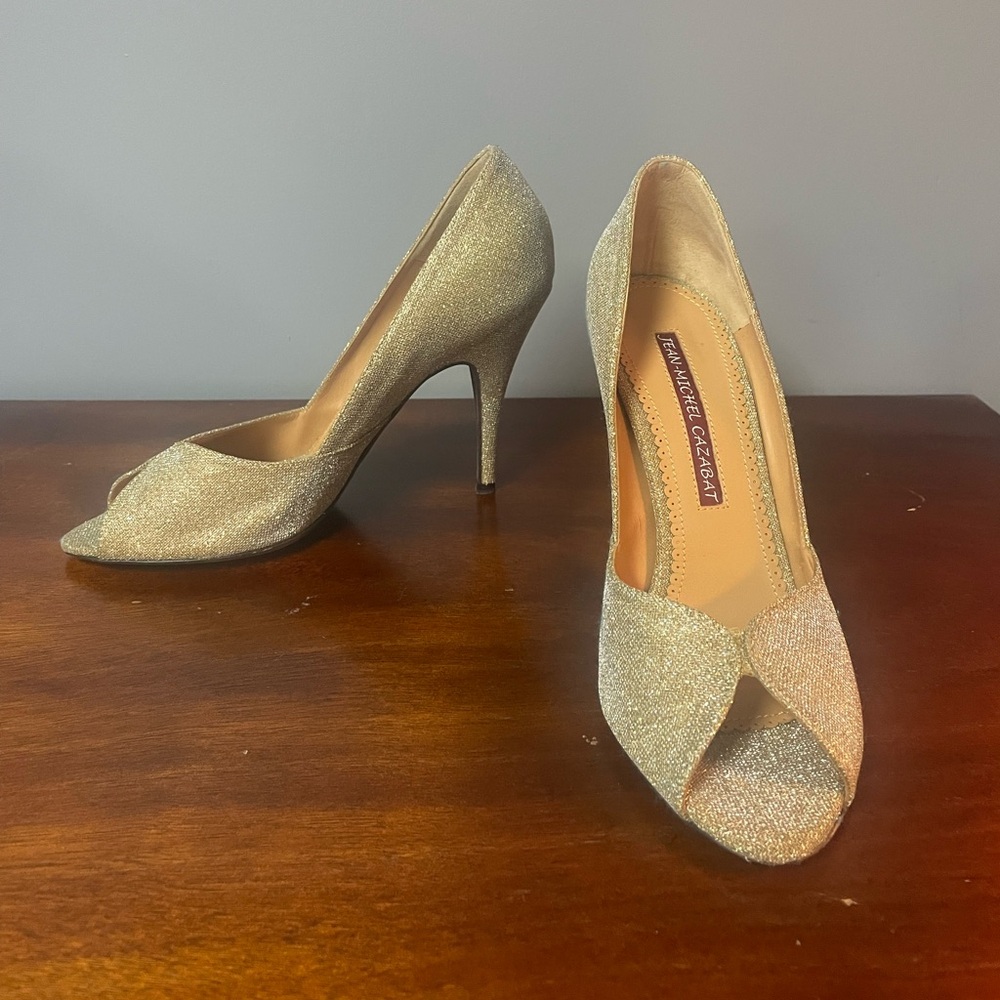Luxury brand JEAN MICHEL CAZABAT Gold Glitter Peep-Toe Pumps Like new size 38